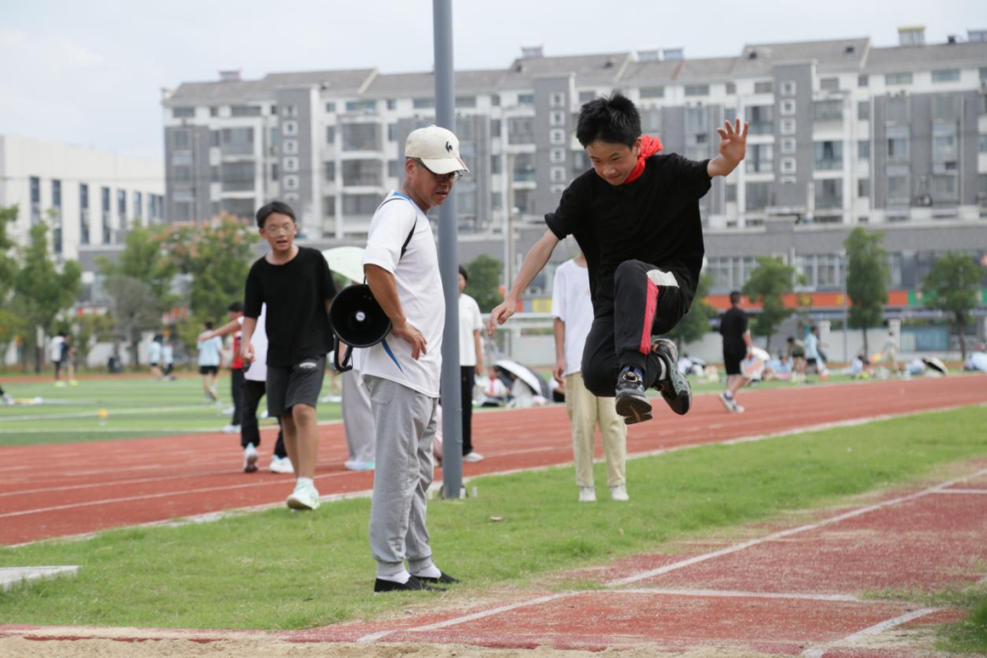 沐秋光跃动青春，携梦想共绘华章_横泾中学第三届体育艺术节圆满落幕